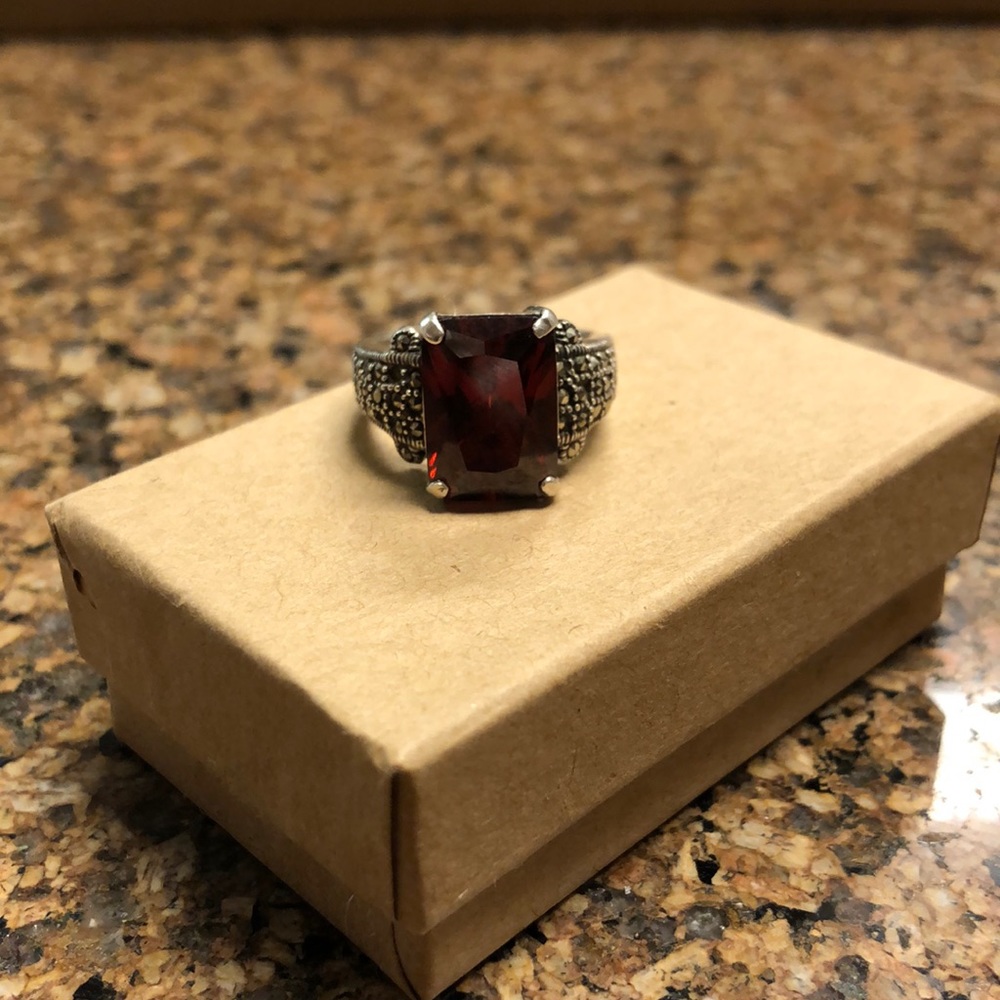 Sterling silver garnet ring size approx 7.5